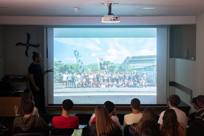 Madeira Friends share insights on digital transformation and community impact with Apel students