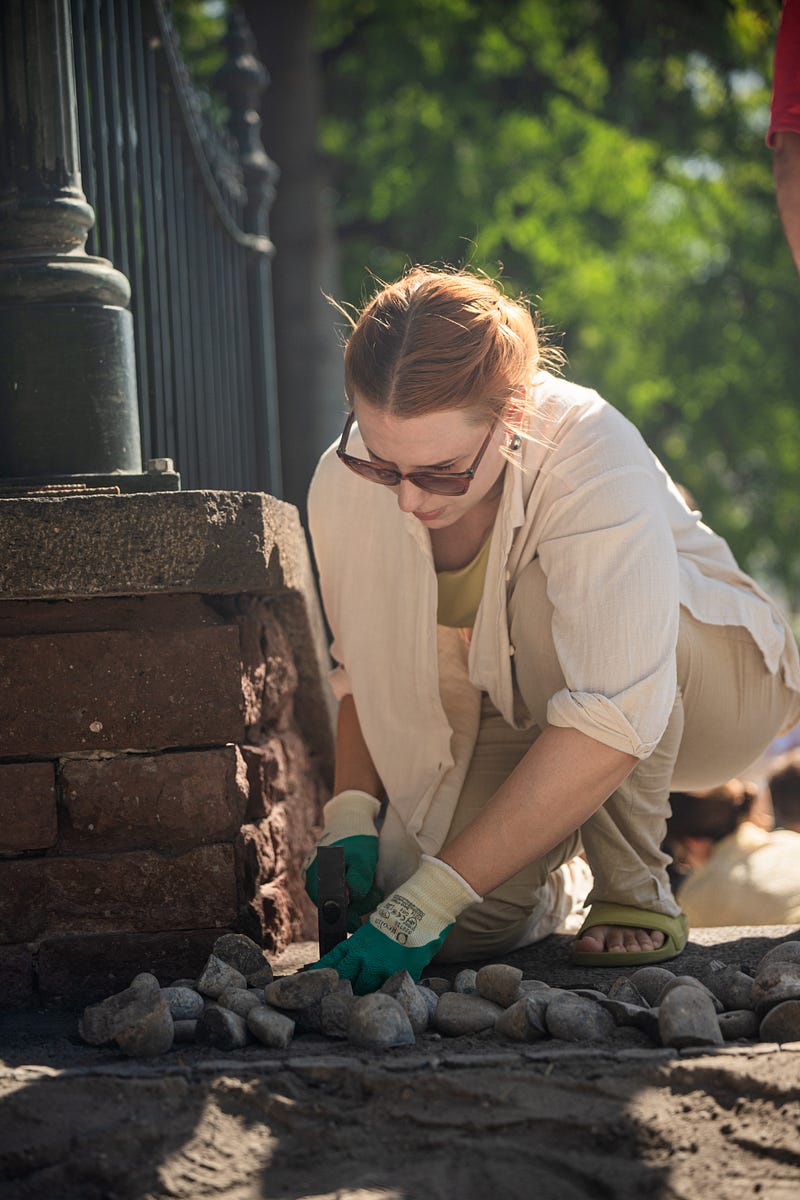 Stepping into tradition: Madeira Friends join as “Pavement Makers” for a day